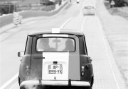 太陽(yáng)能道路 讓電動(dòng)汽車(chē)邊跑邊充電